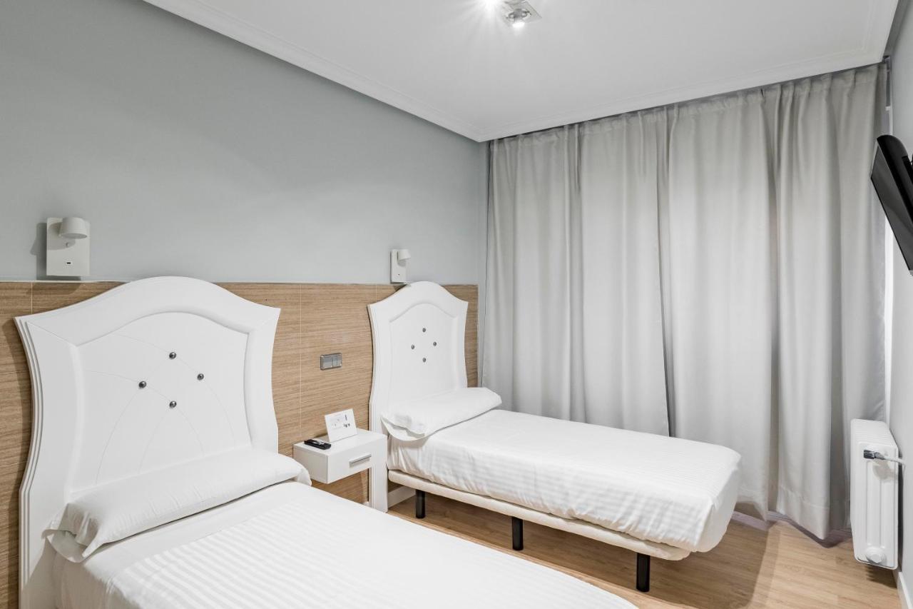 Hostal Los Angeles Мадрид Экстерьер фото