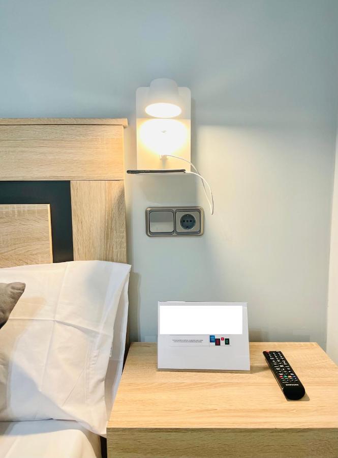 Hostal Los Angeles Мадрид Экстерьер фото