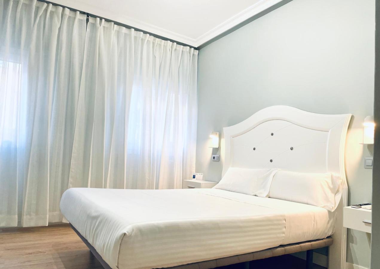 Hostal Los Angeles Мадрид Экстерьер фото