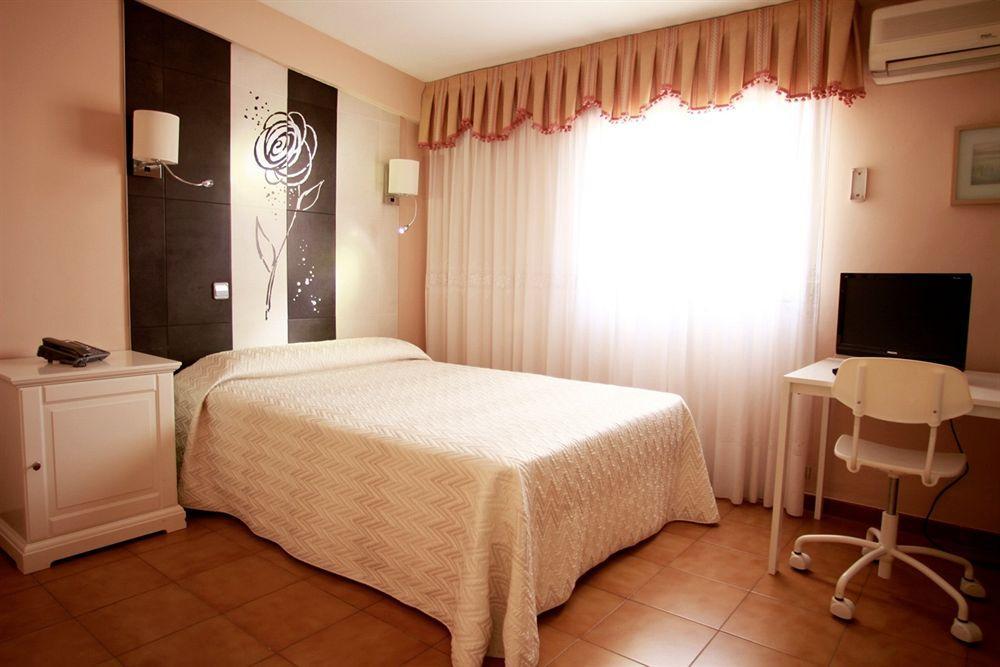 Hostal Los Angeles Мадрид Экстерьер фото