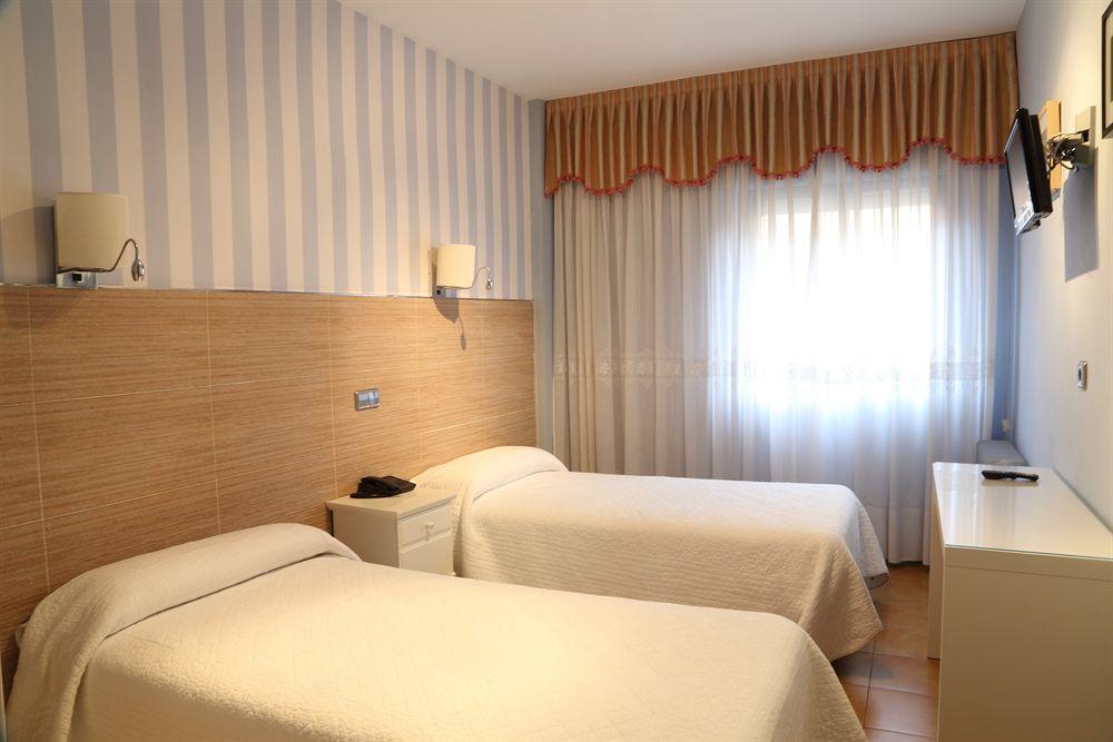 Hostal Los Angeles Мадрид Экстерьер фото