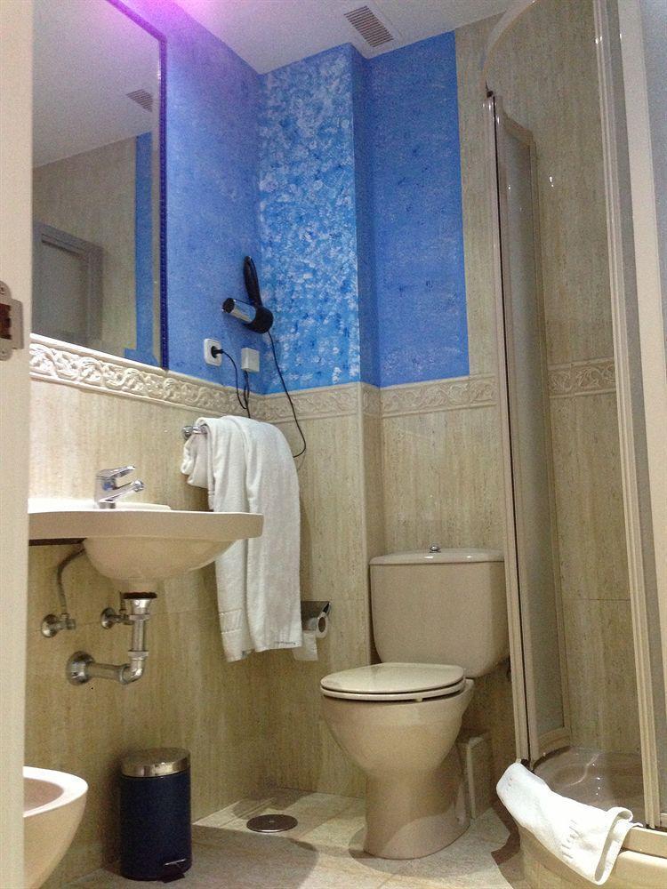 Hostal Los Angeles Мадрид Экстерьер фото