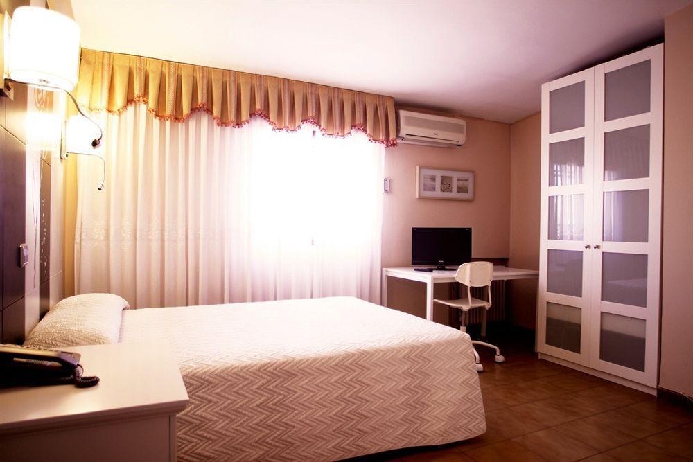 Hostal Los Angeles Мадрид Экстерьер фото