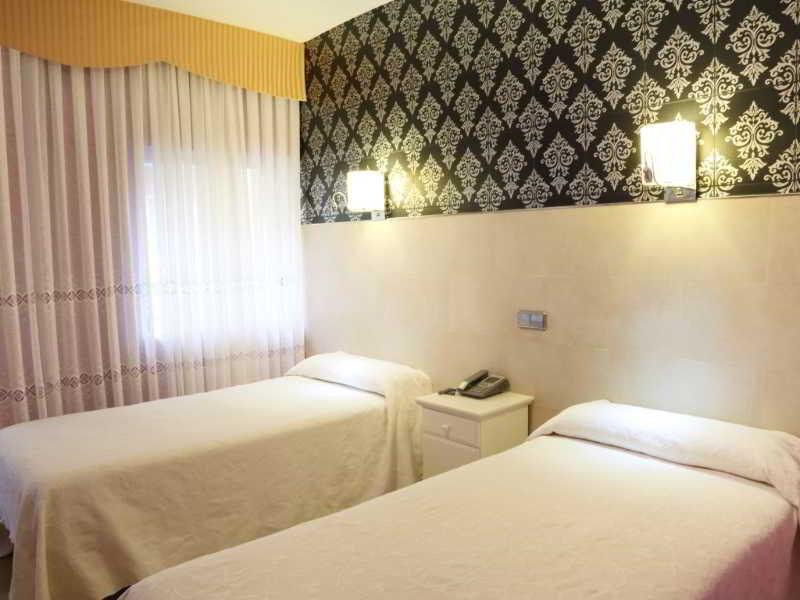 Hostal Los Angeles Мадрид Экстерьер фото