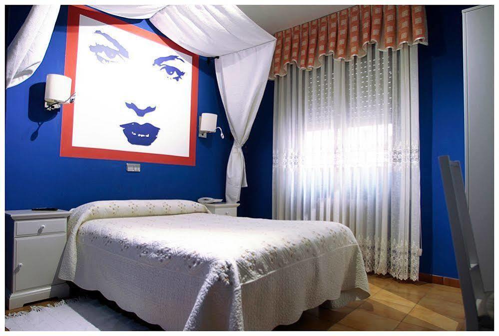 Hostal Los Angeles Мадрид Экстерьер фото