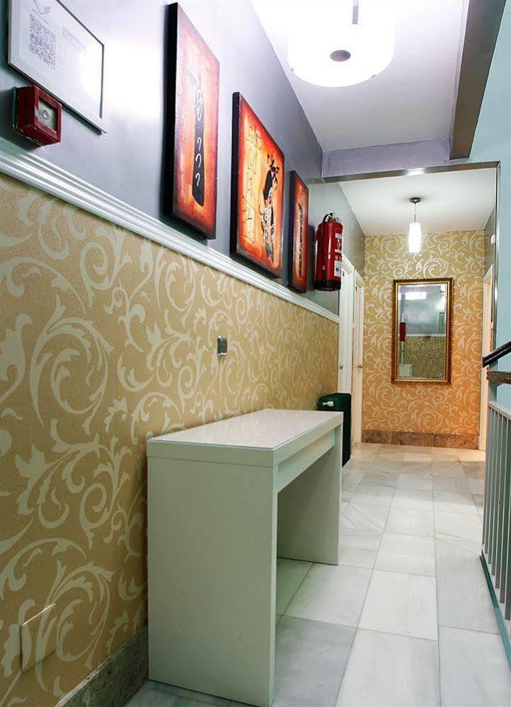 Hostal Los Angeles Мадрид Экстерьер фото